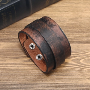 Bracelet manchette large en cuir marron vintage pour homme avec boutons-pression argentés