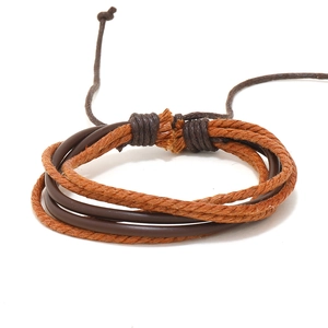 Handgefertigtes mehrlagiges Lederarmband für Herren mit Perlen im Ethno-Stil und PU-Kordeln