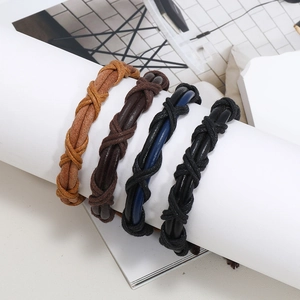 Lot de quatre bracelets vintage en cuir tressé pour homme en marron, noir et bleu