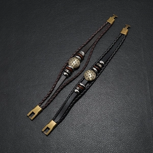 Bracelet multicouche en cuir tressé pour homme avec breloques d'étoiles rétro