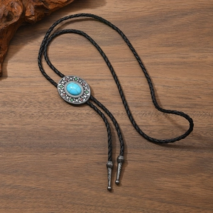 Cravate bolo western avec incrustation de turquoise et relief argenté sur bois foncé
