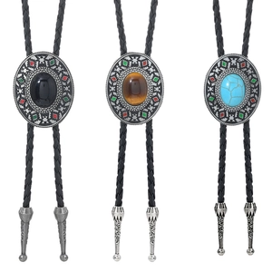 Trois cravates bolo américaines en cuir tressé noir avec des incrustations de turquoise