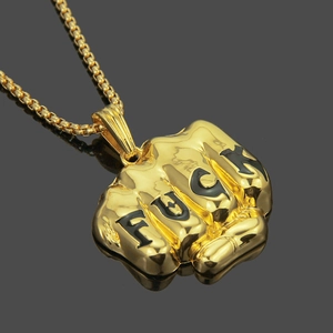 Collier hip hop avec pendentif poing doré et lettre gravée sur chaîne vénitienne