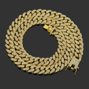 Grosse chaîne cubaine dorée de 13mm sertie de cristaux avec fermoir papillon luxueux