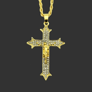 Collier Pendentif Crucifix en Alliage de Strass Hiphop Pendentif Croix de Jésus Chaîne Torsadée Plaquée Or Bijoux Religieux Hommes Femmes