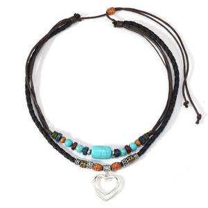 Collier à plusieurs rangs bohème avec perles turquoise et pendentif double cœur