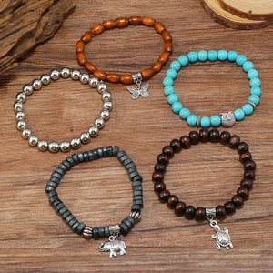 Ensemble de bracelets multicouches bohèmes avec breloques éléphant et tortue sur bois