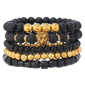 Set di 5 bracciali da uomo in pietra lavica nera con ciondolo a testa di leone dorata
