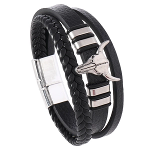 Mehrlagiges schwarzes Lederarmband für Herren mit silbernem Bullenkopf und Magnetverschluss