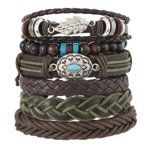 Details des Vintage-Boho-Armband-Sets mit Türkis-Perlen und einem Blatt-Anhänger