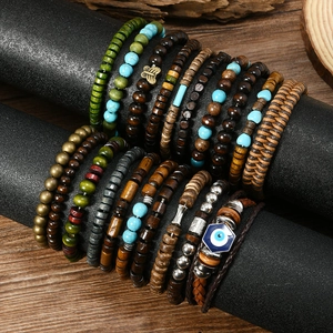 Bracelets bohèmes multicouches avec turquoise, perles en bois et breloques œil bleu