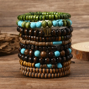 Bracelet multicouche bohème avec perles en bois turquoise et pendentif papillon