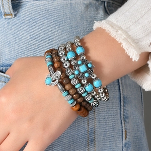 Bracciali multistrato boho con turchese, perle d'argento e ciondolo a mano di Fatima