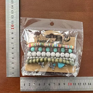 Mesure de la taille des bracelets multicouches avec breloques cœur et cactus