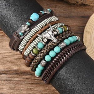 Retro Mehrlagiges Lederarmband Set mit Türkisperlen und Kaktus Stierkopf Anhängern