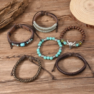 6-teiliges Vintage-Lederarmband-Set im Boho-Stil mit Türkisperlen und Stierkopf-Anhänger