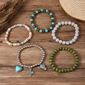Ensemble de bracelets bohèmes multicouches avec breloques cœur, cactus et tête de taureau