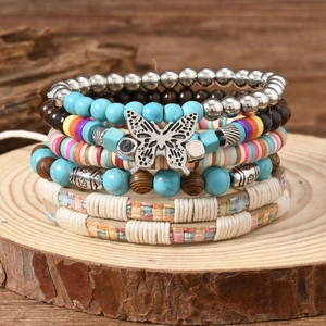 Böhmisches Mehrlagen-Armbandset mit Holzperlen und einem hohlen Schmetterlingsanhänger