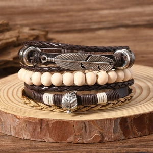 Bracelet en Cuir Multi-rangs Rétro Ethnique Pendentif Alliage Plume Feuille Perles de Bois Ajustable Unisexe Tressé