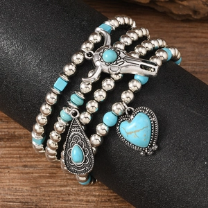 Bracelet perlé bohème à quatre couches avec crâne de taureau, pendentif cœur et turquoise