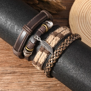 Ensemble de bracelets multicouches vintage en cuir avec plume argentée et motif feuille