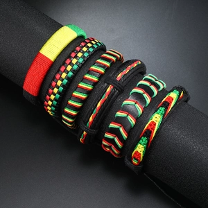 Set de bracelets bohémiens en cuir tressé avec motifs de style reggae rouge jaune vert noir