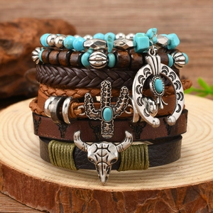 Bracelet Multicouche en Cuir Vintage Bohème Alliage Perles en Bois Breloques Tête de Taureau Cactus Lune Bijoux Ethniques