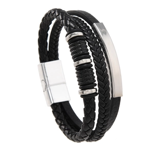 Bracciale multistrato da uomo in pelle nera intrecciata con chiusura magnetica in acciaio
