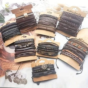 Set di 8 bracciali in pelle intrecciata con perline in legno e albero della vita