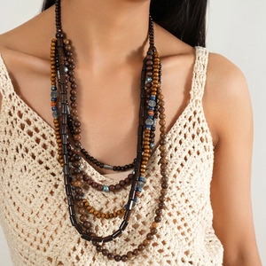 Collier bohème multicouche en perles de bois avec pendentifs Arbre de Vie et turquoise
