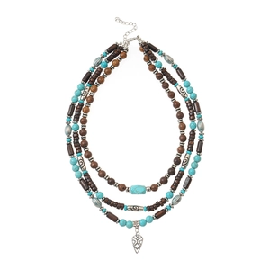 Collier bohème à trois rangs avec perles en bois, turquoise et un pendentif flèche rétro