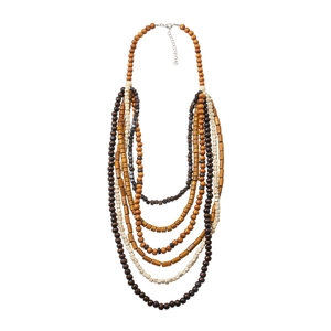 Gros plan d'un collier multicouche en perles de bois avec fermoir mousqueton en argent