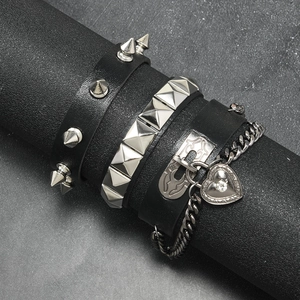 Lot de 3 bracelets punk en cuir avec clous pointus, rivets pyramides et chaînes métal