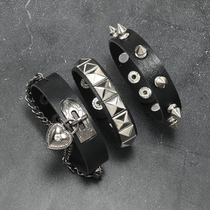 Lot de 3 bracelets punk en cuir noir avec fermoir cœur, pointes et rivets pyramidaux