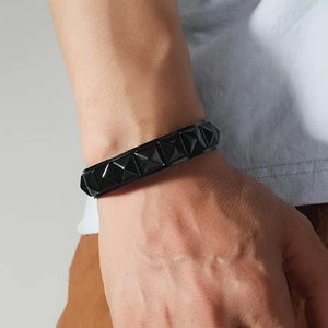 Mehrlagiges Punk-Armband für Herren mit schwarzen Nieten im Hip-Hop-Stil und mattem Finish