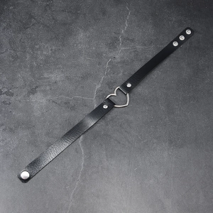 Black leather Harajuku heart choker with silver metal ring and adjustable snap buttons