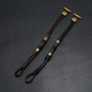Bracelet multicouche en cuir tressé rétro avec fermoir en laiton pour homme en noir et brun
