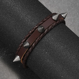 Bracelet punk en cuir pour homme avec clous argentés et couches de cuir tressées