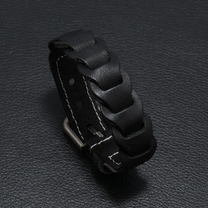 Bracciale vintage in pelle intrecciata nera da uomo con fibbia in metallo e cuciture bianche