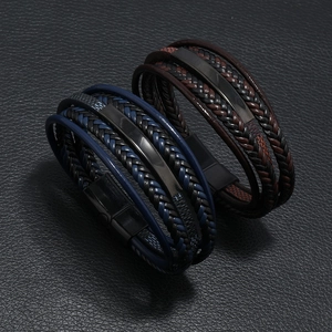 Bracelet en Cuir Tressé Multicouche Rétro pour Hommes Avec Fermoir Magnétique en Acier Inoxydable Bijoux Punk Décontractés