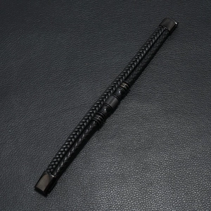 Bracelet minimaliste en cuir tressé noir pour homme avec un fermoir magnétique en métal