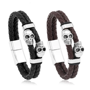 Bracelets punk en cuir tressé pour hommes avec crânes en noir et marron foncé