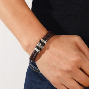 Men's woven brown leather bracelet featuring a retro silver alloy skull and magnetic clasp