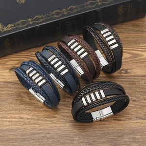 Bracciale da Uomo Multistrato in Pelle Intrecciata Con Chiusura Magnetica in Lega Stile Vintage Punk Rock Cinturino in Corda Tessuto a Mano Regalo Per Lui