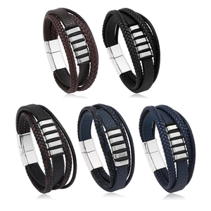 Set di bracciali multistrato in pelle intrecciata da uomo con chiusura magnetica