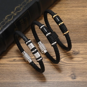 Bracelet en Cuir Tressé à la Main Tendance pour Hommes Avec Anneaux en Alliage et Fermoir Magnétique Style Punk Bijoux Cadeau