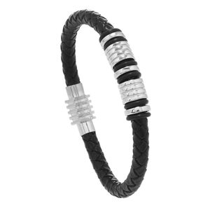 Détail du bracelet en cuir tressé noir avec anneaux métalliques et fermoir magnétique
