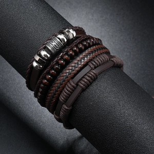 Bracelet multicouche vintage en cuir pour hommes avec cordons tressés et perles en bois