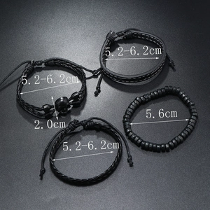 4-teiliges Herren Lederarmband Set mit Totenkopf Anhänger und Webdetails