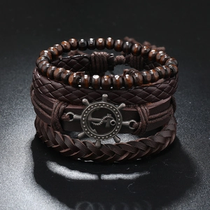 Set di bracciali in pelle multistrato retrò con ciondoli a timone e ancora in bronzo